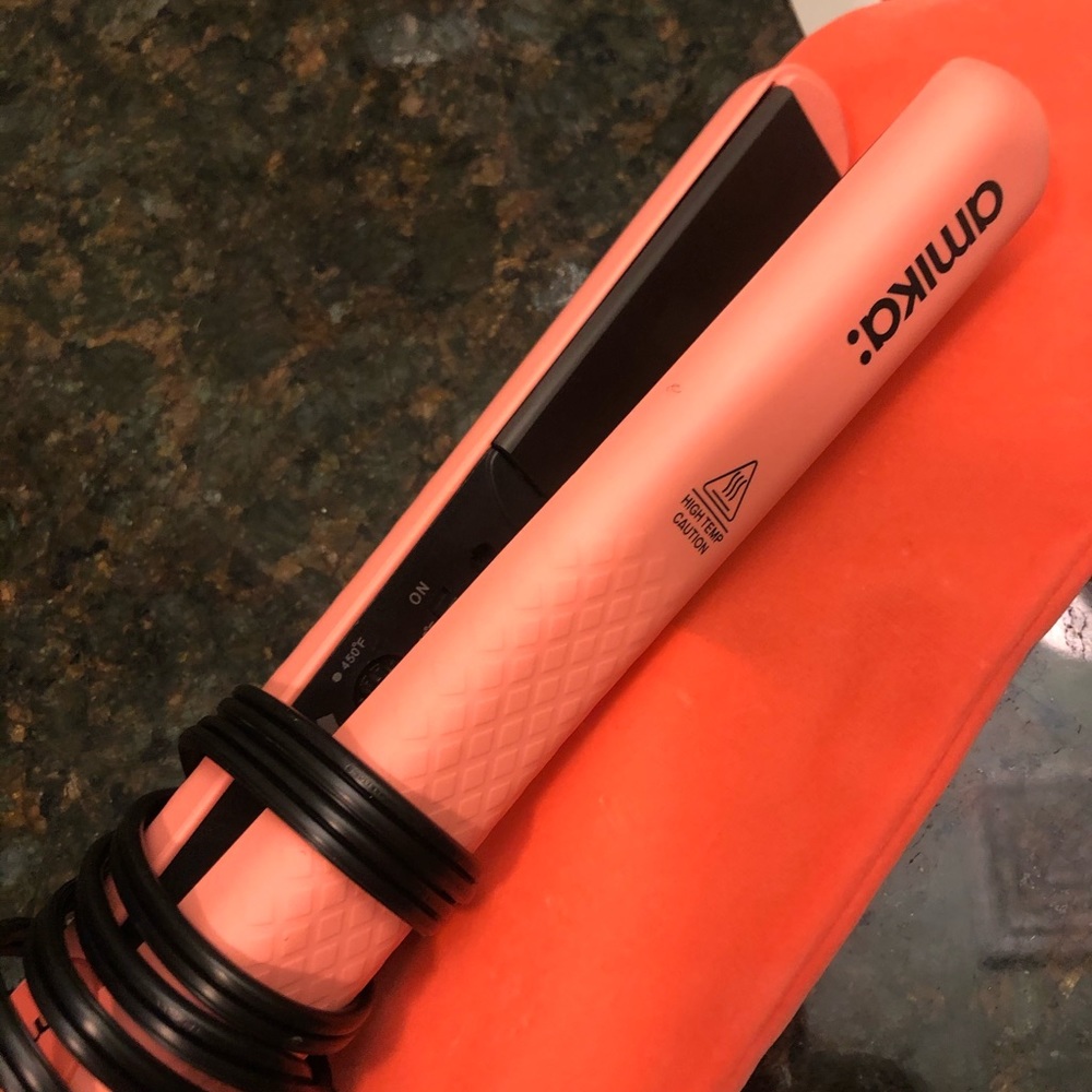 Amika ceramic styler